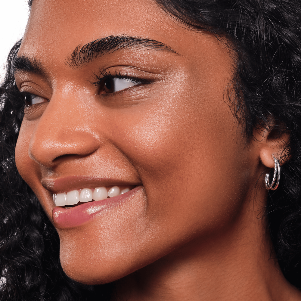Illuminate Your Beauty with the Soft Touch Bouncy Glow Highlighter
