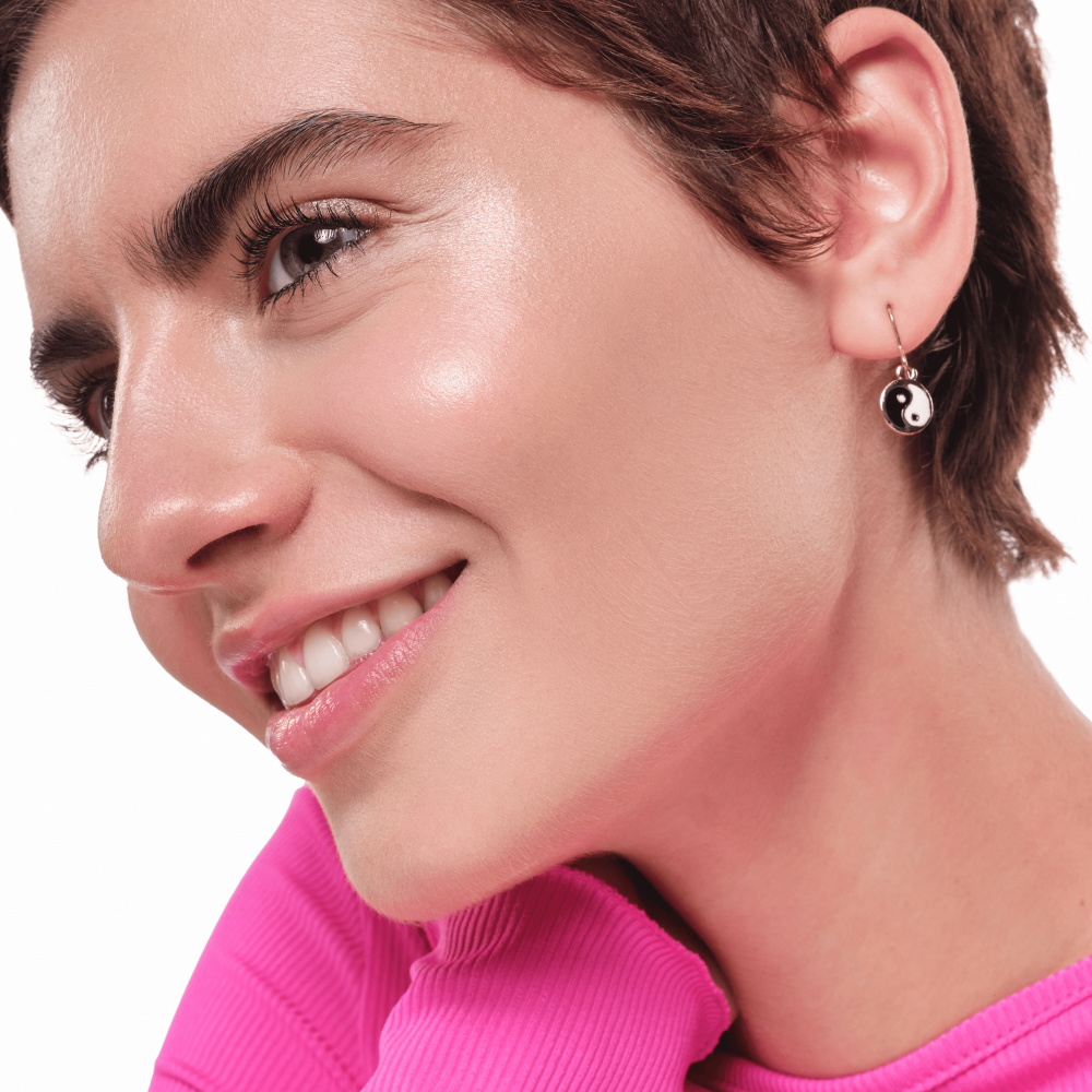 Illuminate Your Beauty with the Soft Touch Bouncy Glow Highlighter