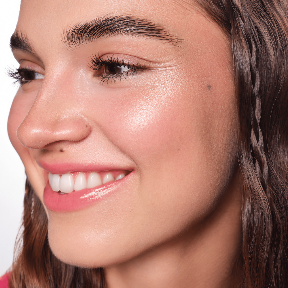 Illuminate Your Beauty with the Soft Touch Bouncy Glow Highlighter